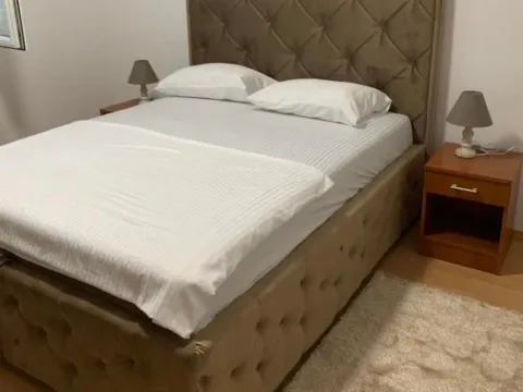 Izdavanje, dvosoban stan, 75m², Dobrota, Kotor - image 6