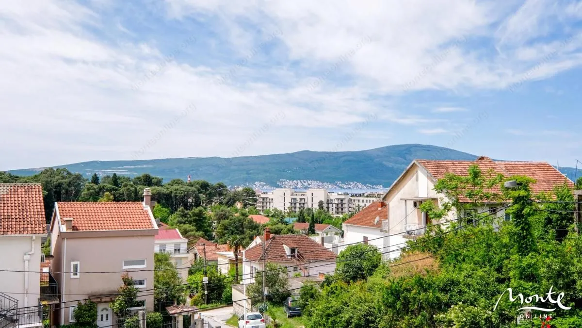 Prodaja, jednosoban stan, 50m², Centar, Tivat