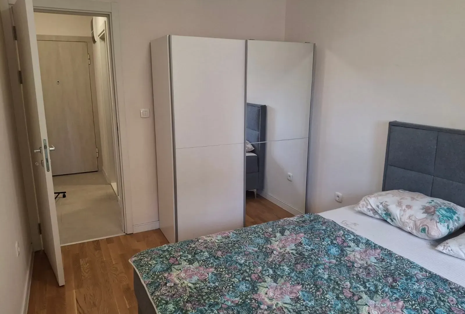 Izdavanje, jednosoban stan, 40m², Pobrežje, Podgorica
