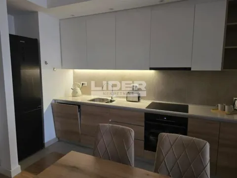 Izdavanje, trosoban stan, 86m², Savski Venac, Beograd - image 12