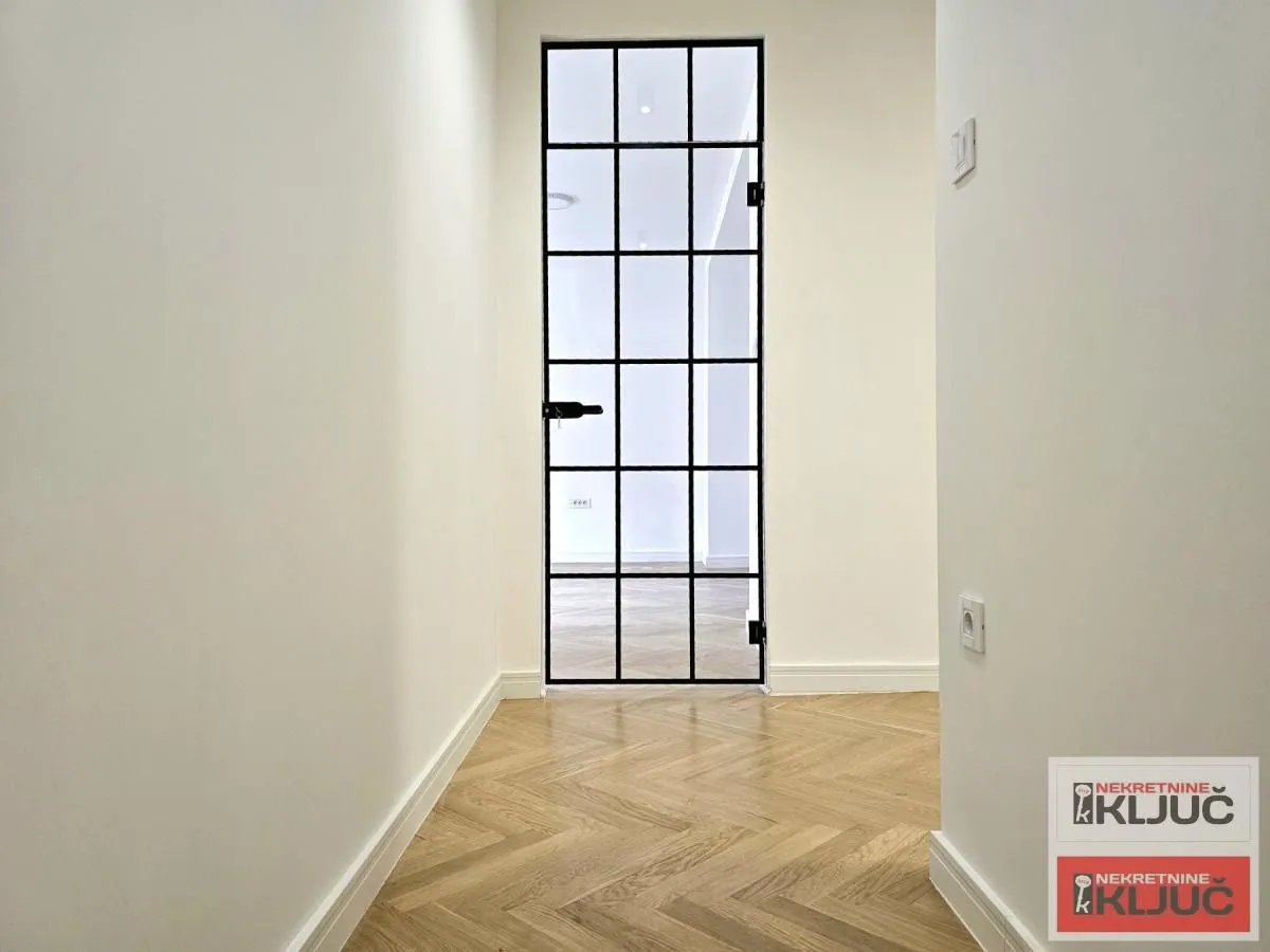 Prodaja, četvorosoban stan, 112m², Centar, Novi Sad