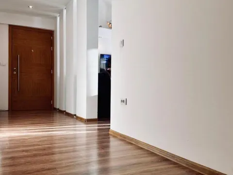 Izdavanje, trosoban stan, 130m², Tivat, Crna Gora - image 9