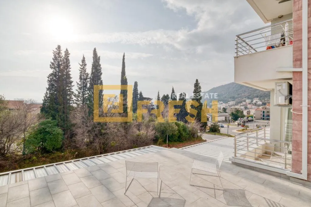 Sale, two bedroom apartment, 60m², Petrovac, Budva