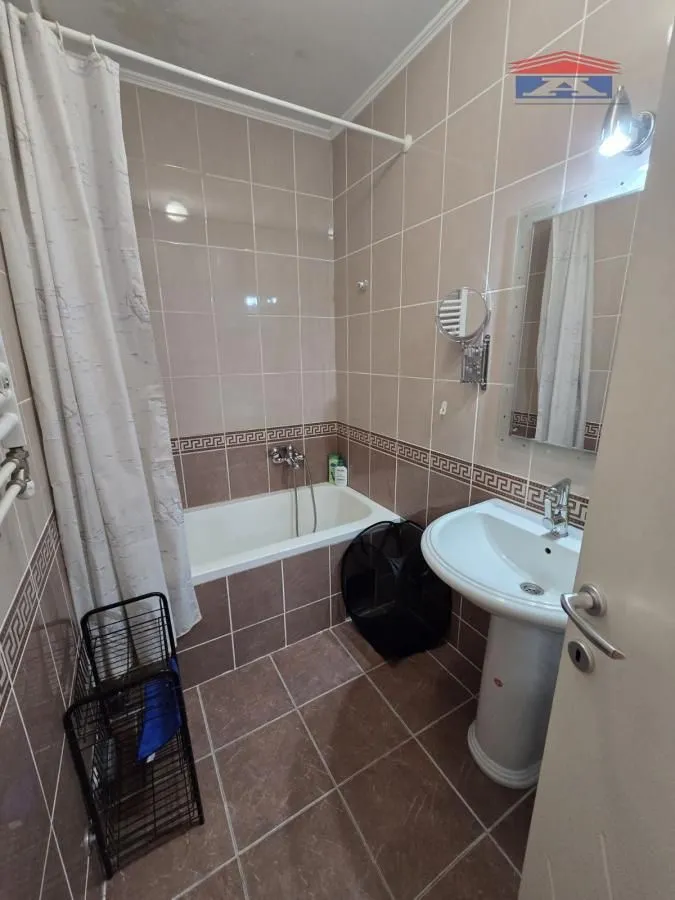 Izdavanje, trosoban stan, 64m², Sajmište, Novi Sad