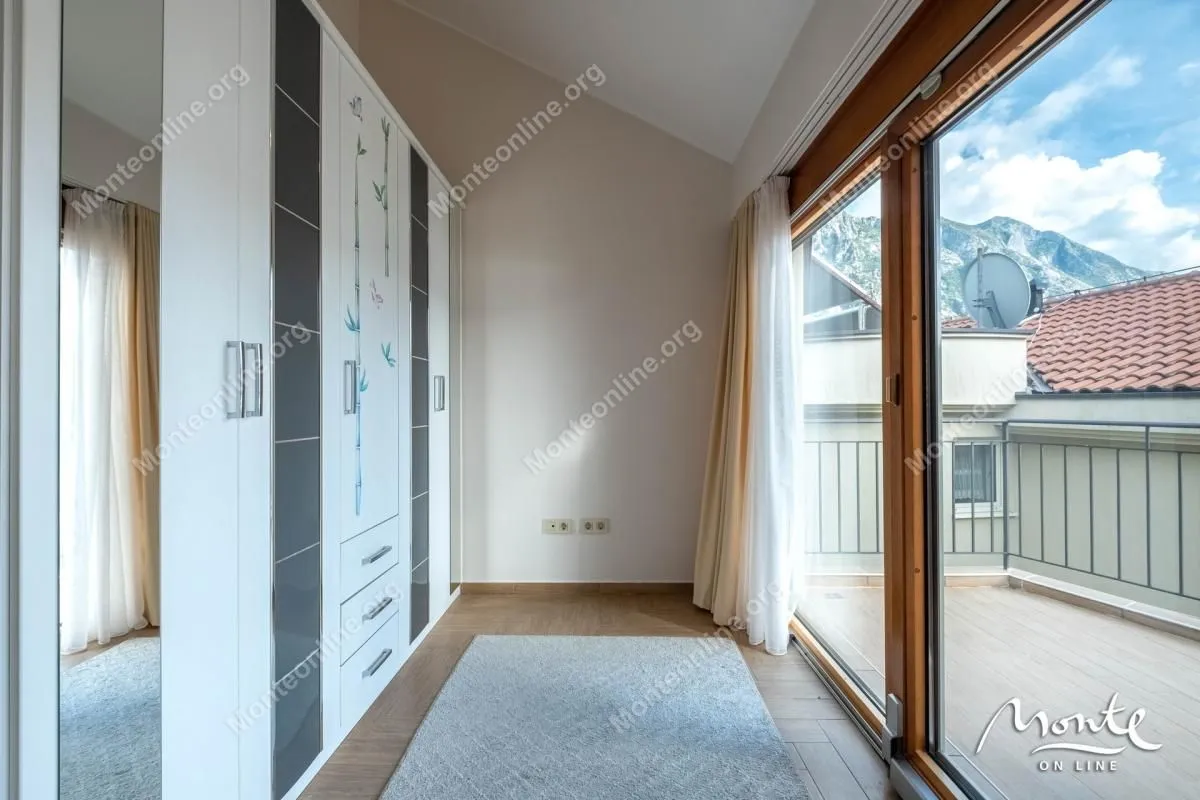Prodaja, dvosoban stan, 105m², Orahovac, Kotor
