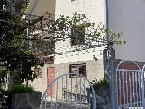 Sale, house, 200m², Bar, Crna Gora