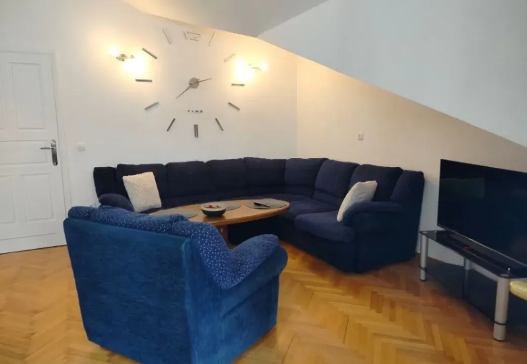 Izdavanje, dvosoban stan, 70m², Boreti, Budva