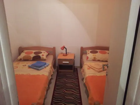 Izdavanje, jednosoban stan, 25m², Radovići, Tivat - image 2