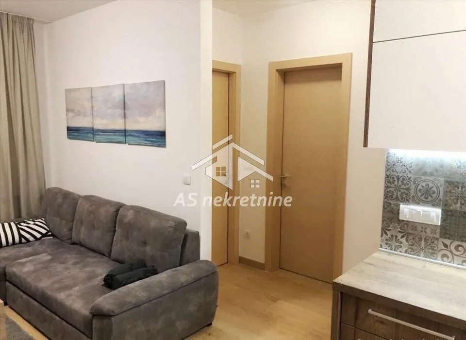 Izdavanje, trosoban stan, 68m², Vračar Sve Podlokacije, Beograd