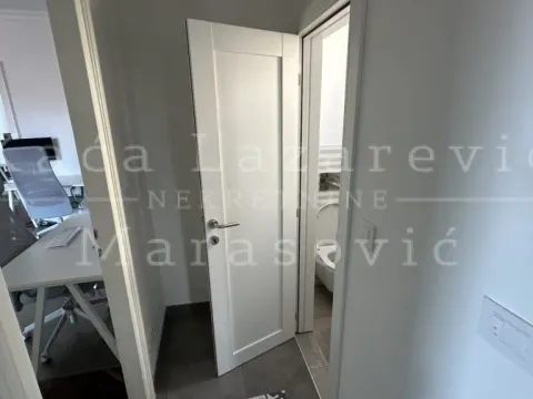 Izdavanje, četvorosoban stan, 106m², Kalenić Pijaca, Vračar Sve Podlokacije - image 11