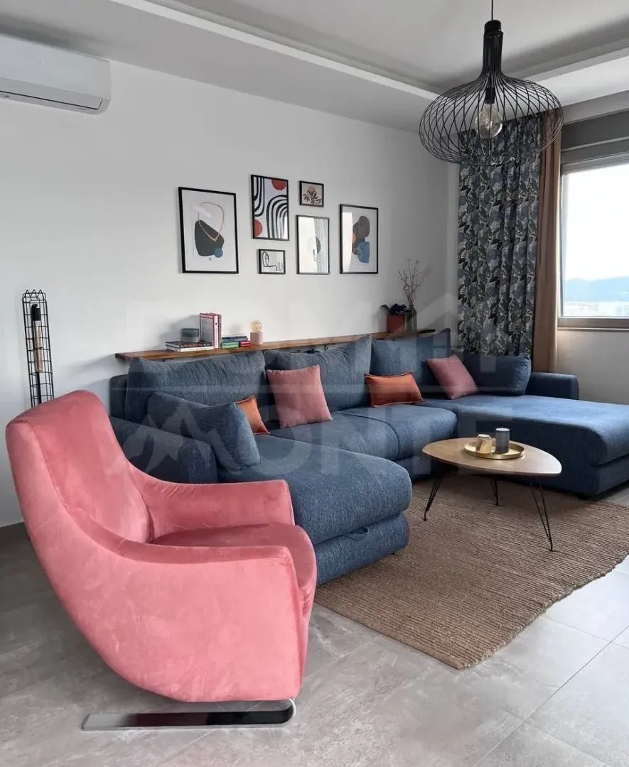 Izdavanje, dvosoban stan, 80m², Tivat, Crna Gora