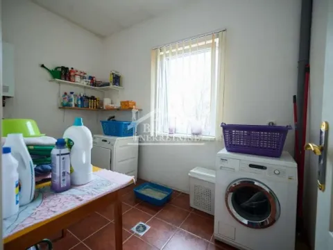 Prodaja, kuća, 304m², Kikinda, Srbija - image 16