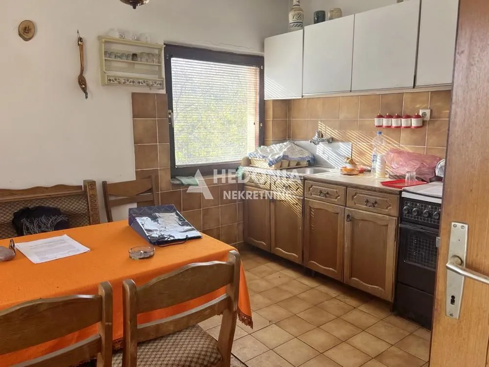 Prodaja, kuća, 278m², Jajinci, Voždovac Sve Podlokacije