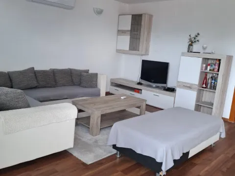 Rent, two bedroom apartment, 90m², Mrčevac, Tivat - image 2
