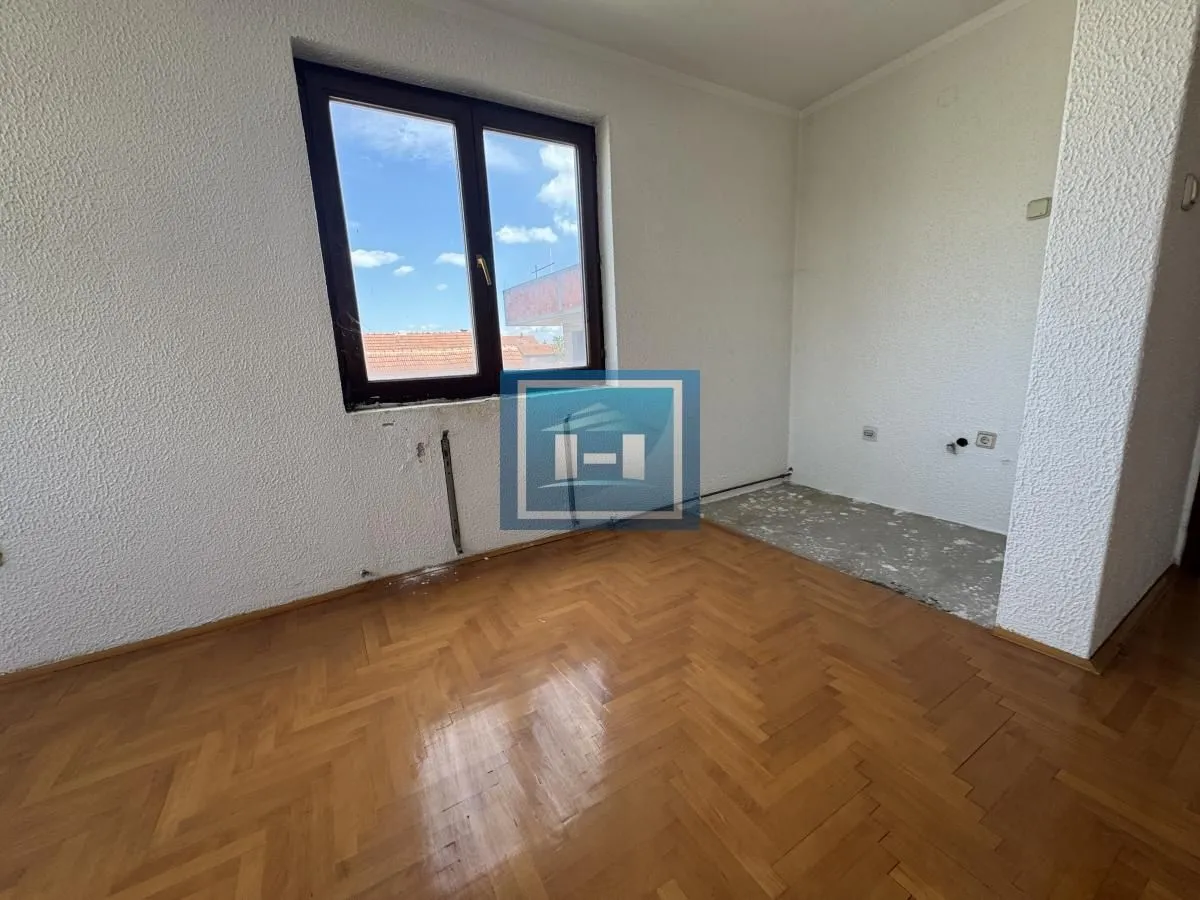 Sale, office space, 885m², Ćuprija, Srbija