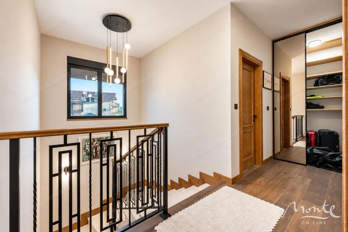 Prodaja, kuća, 166m², Tološi, Podgorica