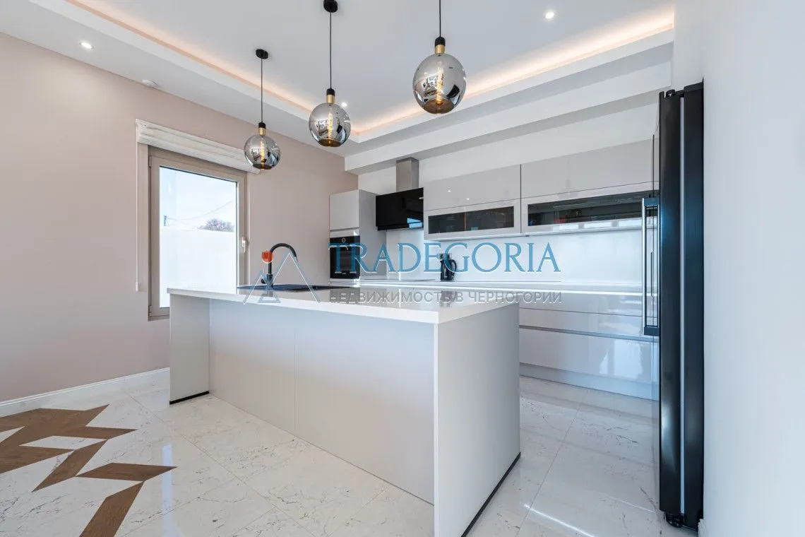 Prodaja, kuća, 290m², Krimovica, Kotor