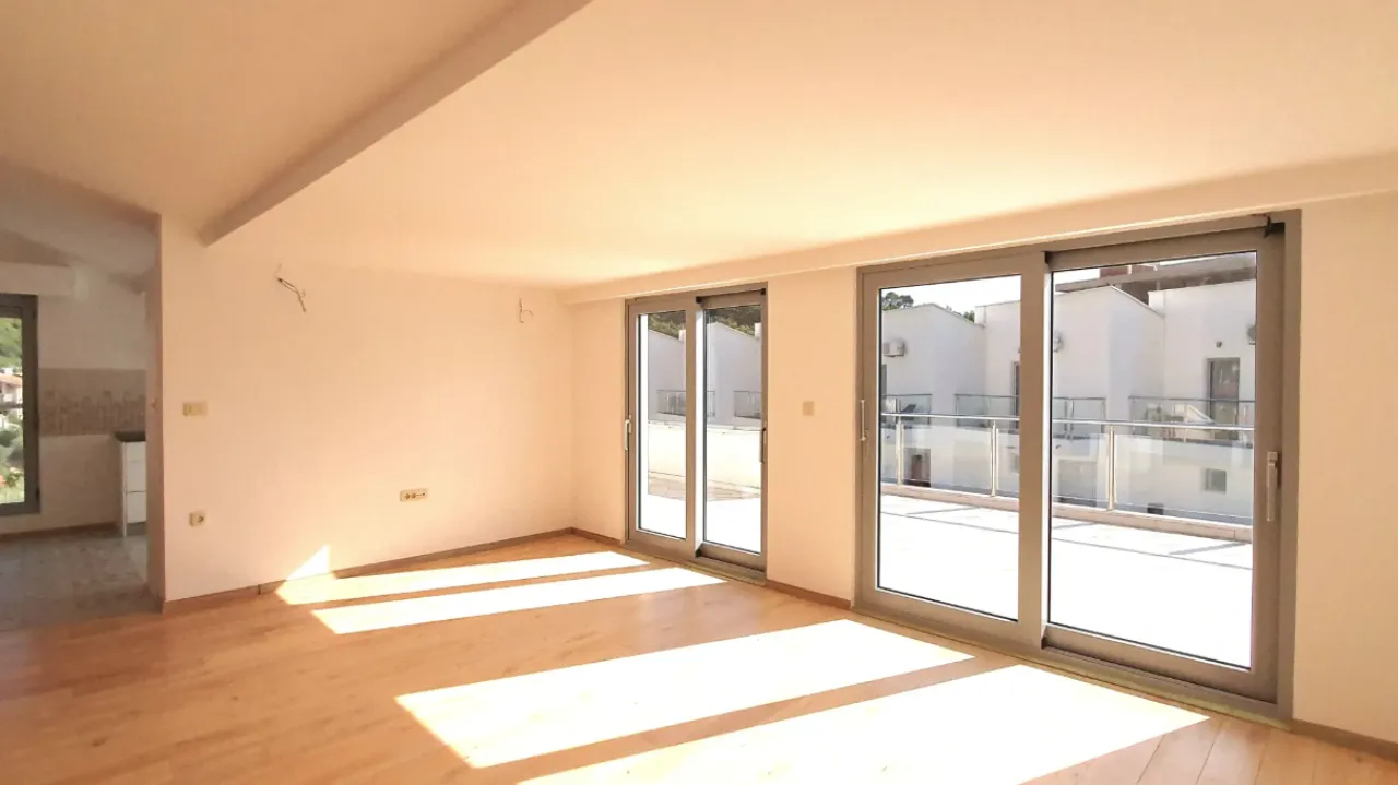 Sale, three bedroom apartment, 171m², Petrovac, Budva