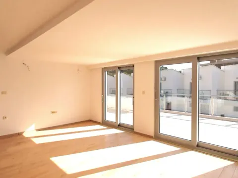 Sale, three bedroom apartment, 171m², Petrovac, Budva - image 9
