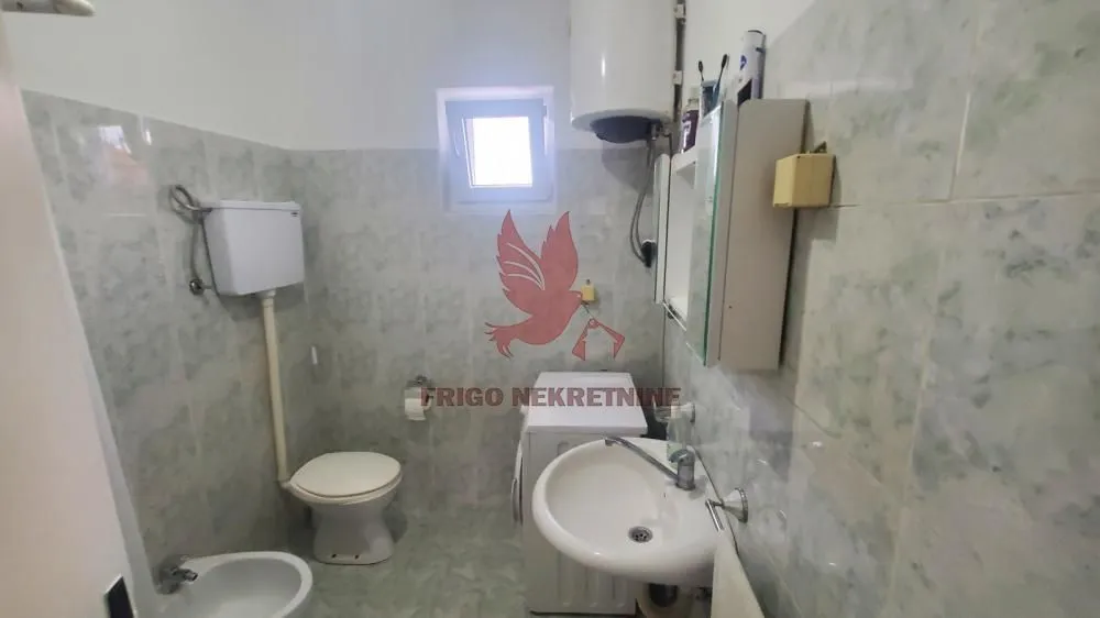 Prodaja, kuća, 280m², Centar, Topola