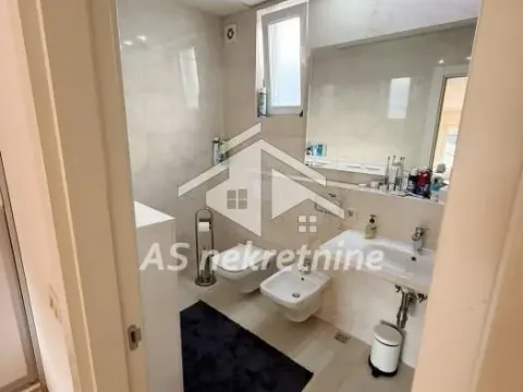 Izdavanje, četvorosoban stan, 157m², Savski Venac, Beograd - image 12