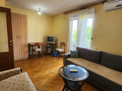 Rent, studio apartment, 26m², Stari Aerodrom, Podgorica - image 1