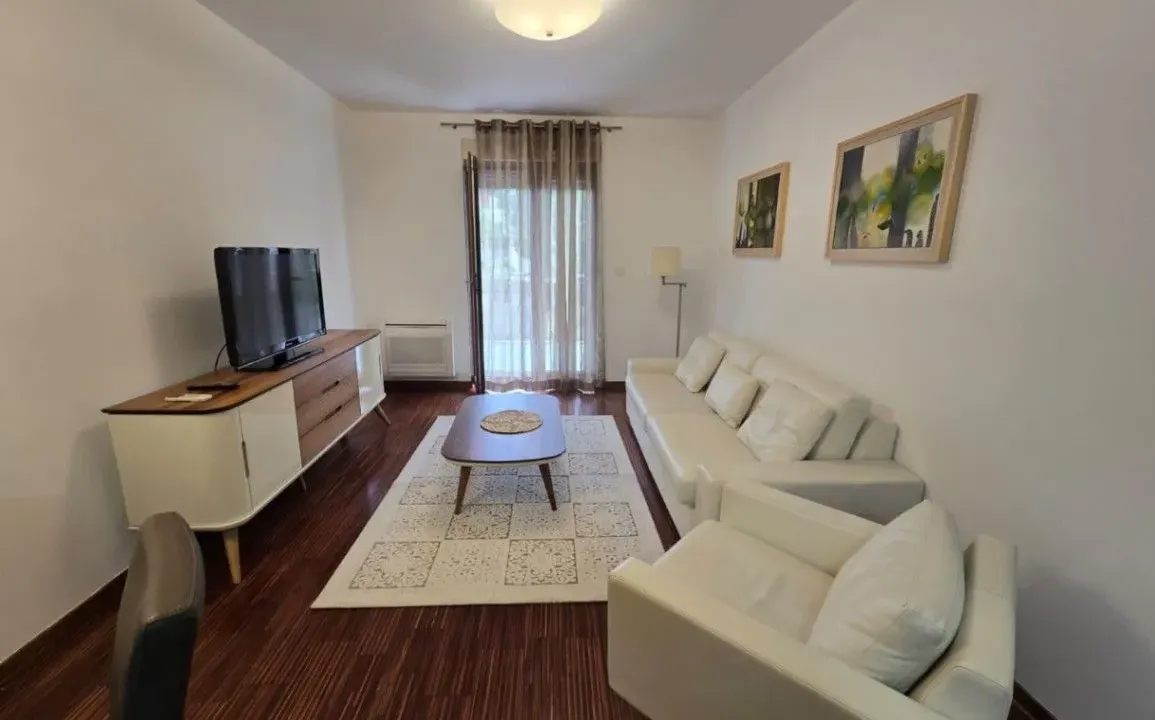 Izdavanje, dvosoban stan, 80m², Gorica C, Podgorica
