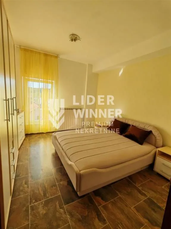 Izdavanje, četvorosoban stan, 120m², Petlovo Brdo, Beograd