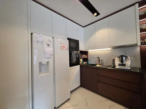 Prodaja, dvosoban stan, 85m², Dobrota, Kotor - image 11