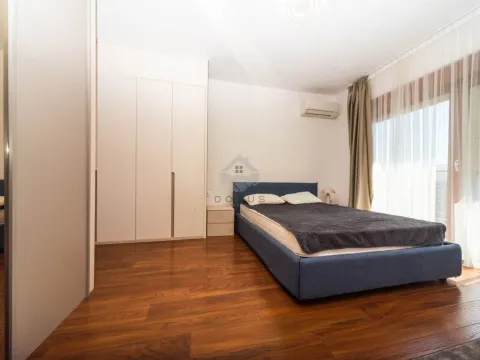 Izdavanje, četvorosoban stan, 130m², Master Kvart, Podgorica - image 4