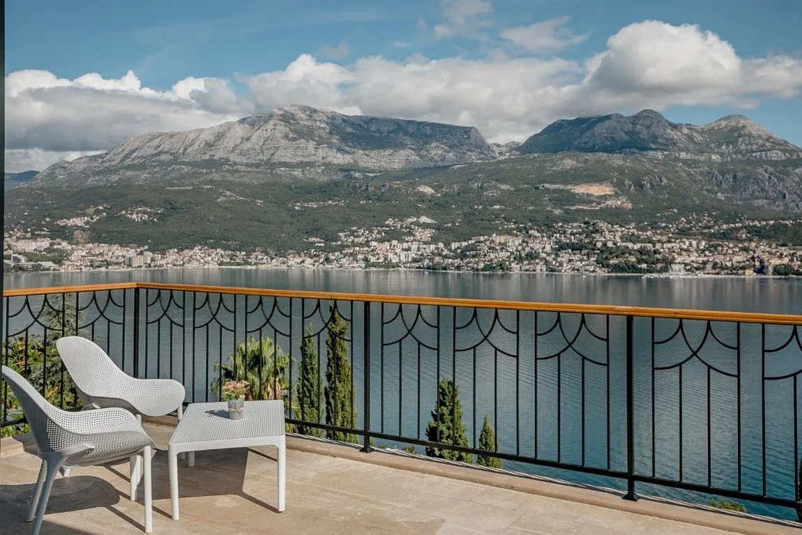 Prodaja, kuća, 236m², Njivice, Herceg Novi
