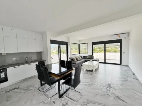 Izdavanje, trosoban stan, 90m2, Polje, Bar