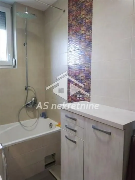 Izdavanje, četvorosoban stan, 80m², Profesorska Kolonija, Palilula Sve Podlokacije