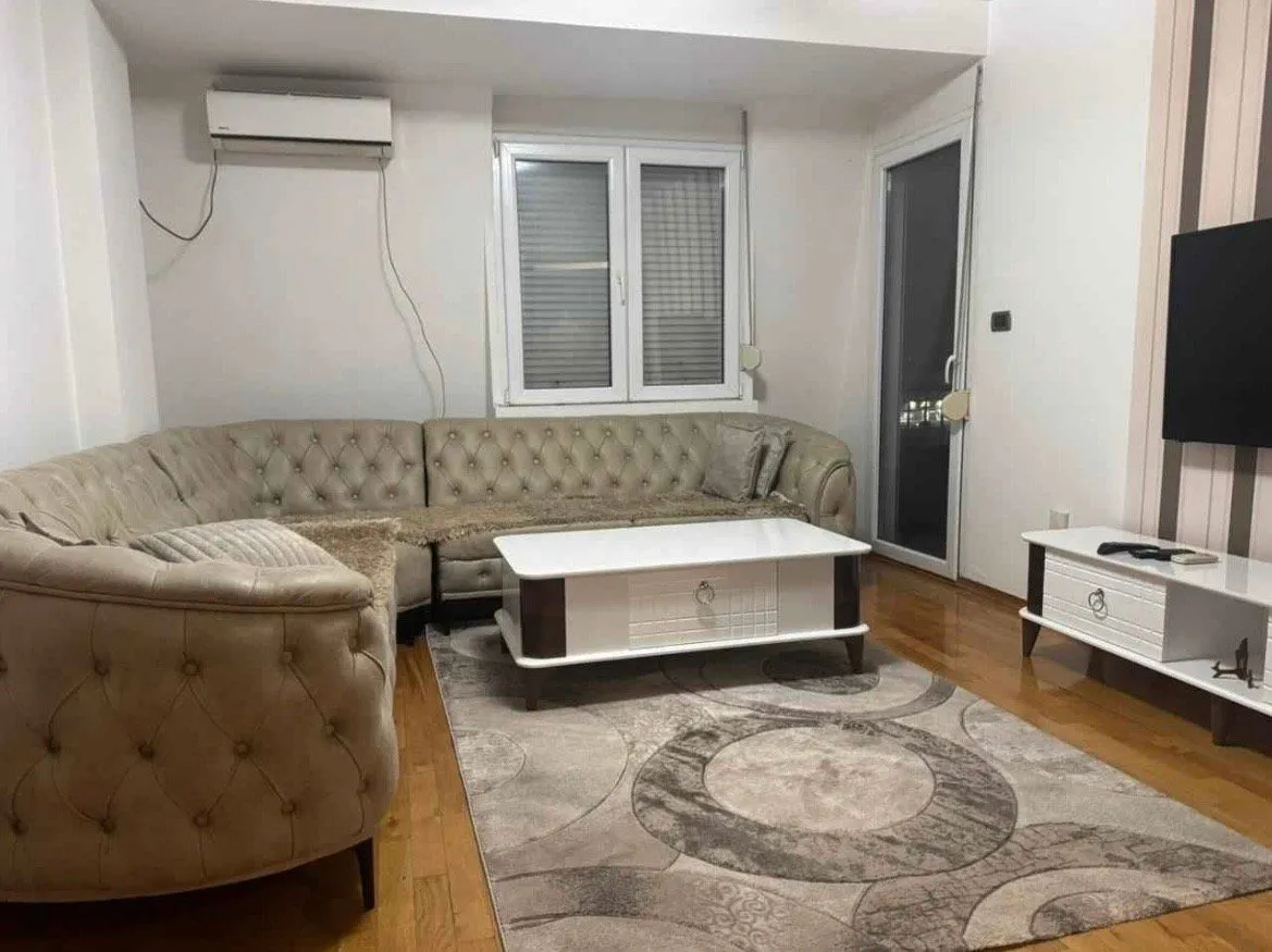 Izdavanje, trosoban stan, 100m², Krivi Most, Podgorica