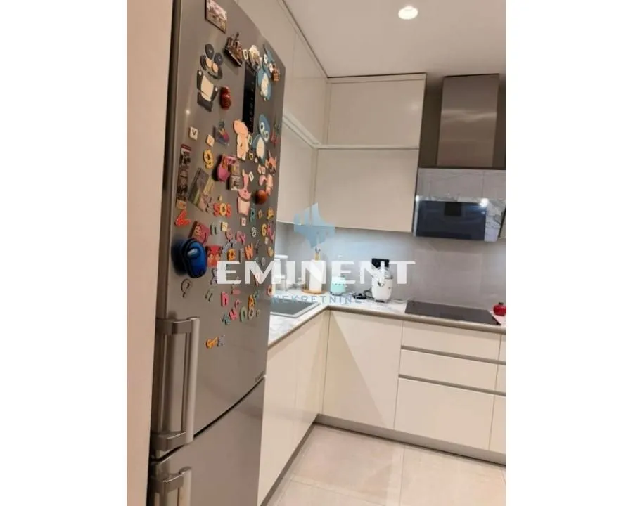 Izdavanje, trosoban stan, 103m², Stari Grad, Beograd