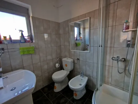 Izdavanje, kuća, 375m², Donja Gorica, Podgorica - image 13