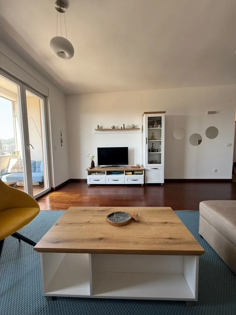 Rent, one bedroom apartment, 73m², Centar, Bar