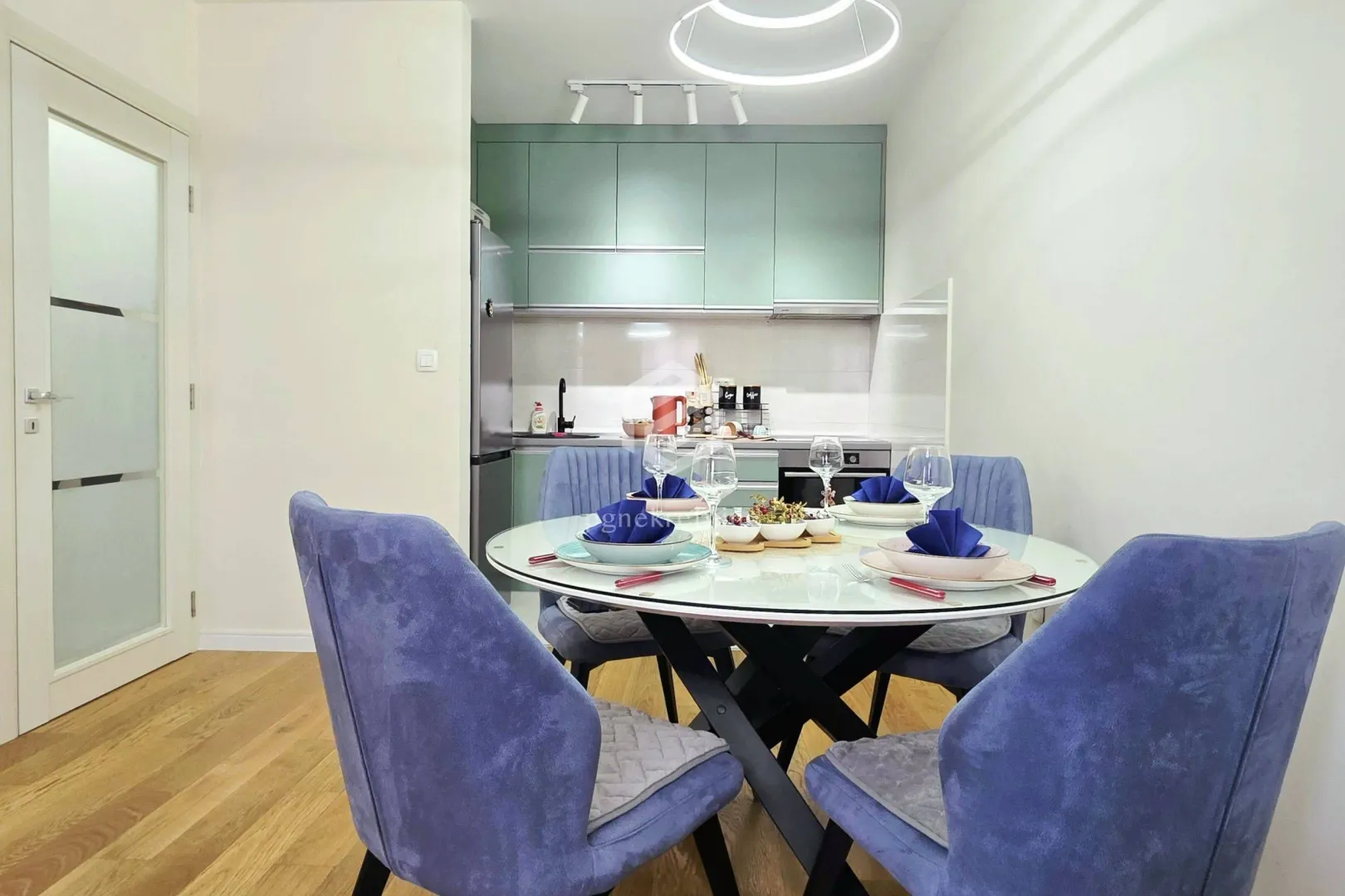 Izdavanje, jednosoban stan, 49m², Central Point, Podgorica