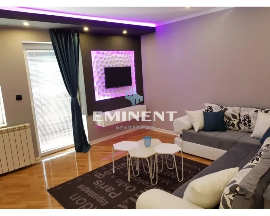 Izdavanje, trosoban stan, 69m², Stari Grad, Beograd