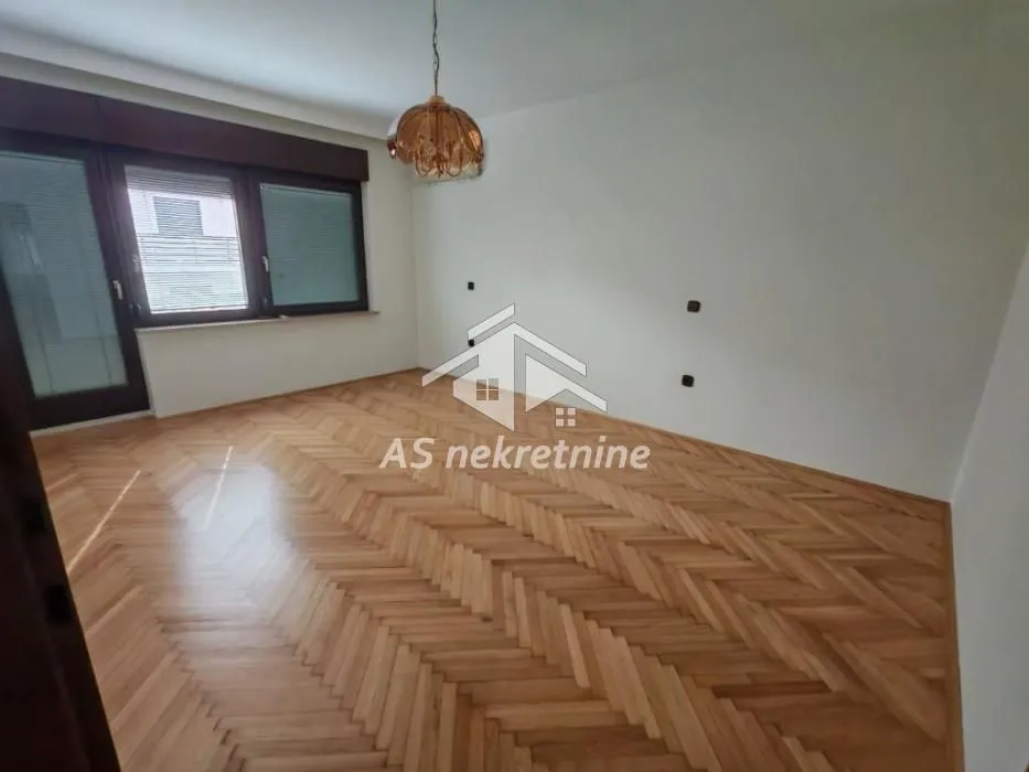 Izdavanje, kuća, 360m², Voždovac Sve Podlokacije, Beograd
