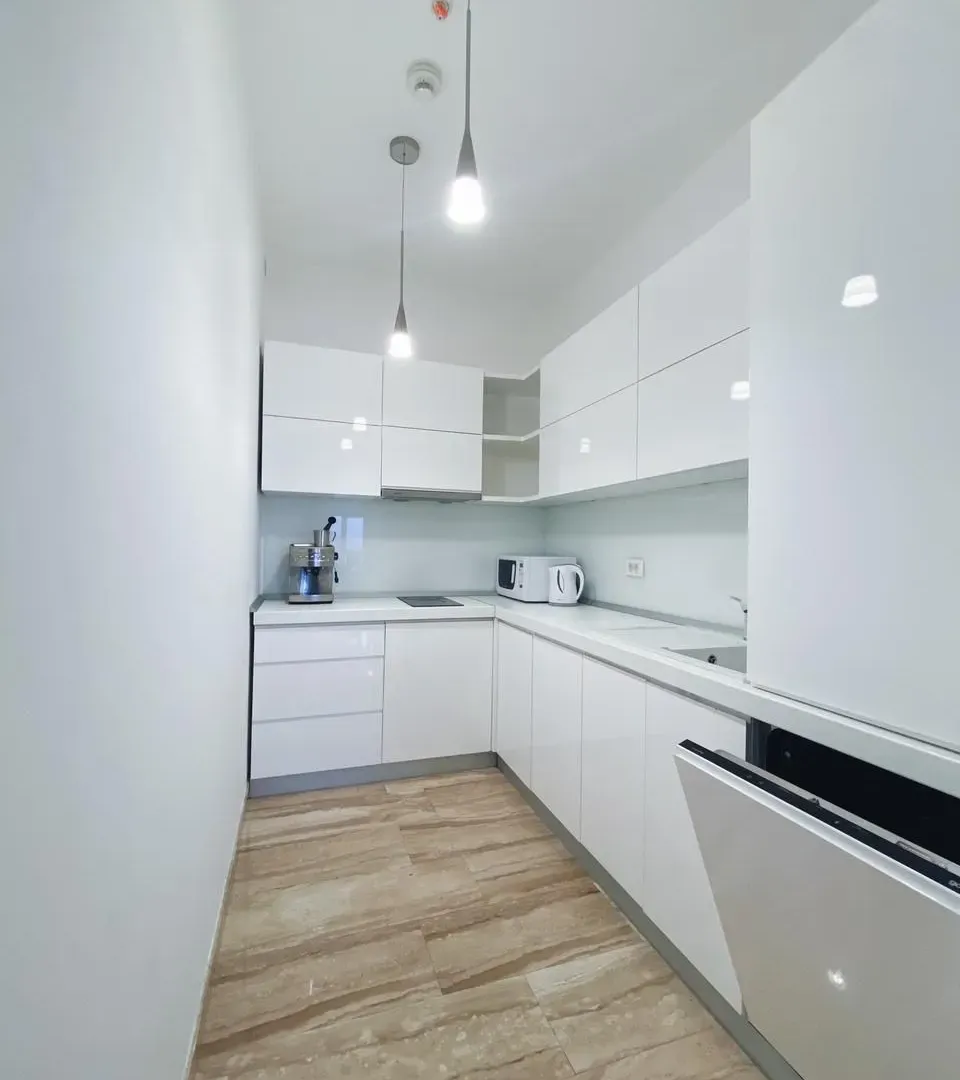 Izdavanje, dvosoban stan, 77m², Centar, Budva