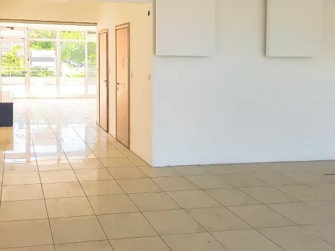 Izdavanje, poslovni prostor, 102m², Pobrežje, Podgorica - image 1