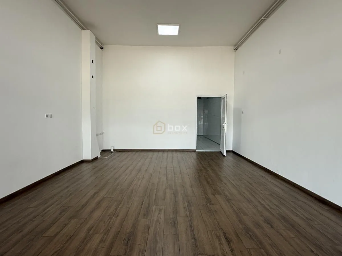 Rent, office space, 75m², Crveni Krst, Niš