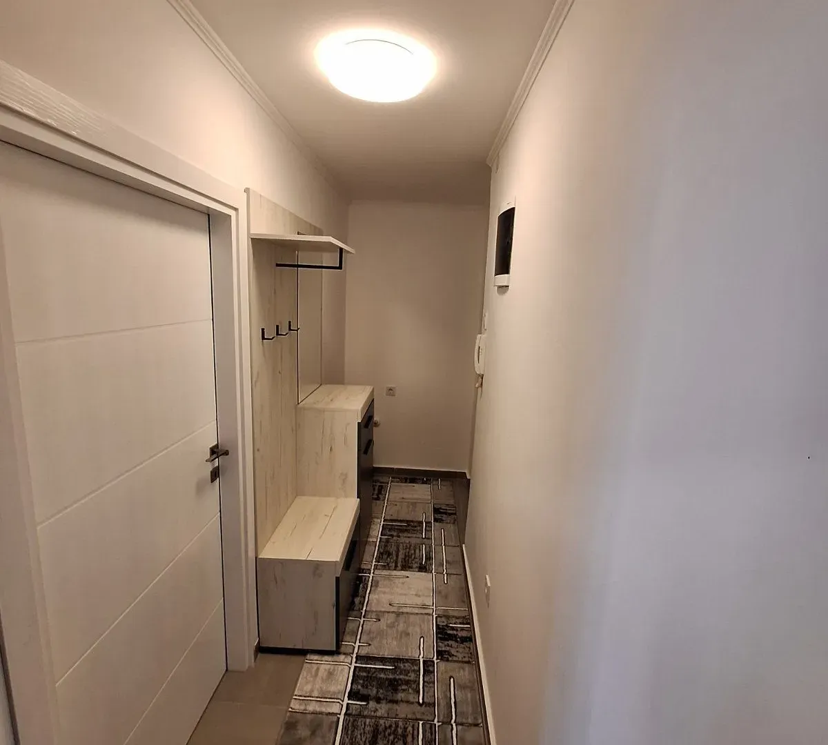 Izdavanje, jednosoban stan, 30m², Drač, Podgorica