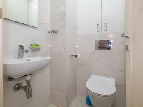 Izdavanje, dvosoban stan, 69m², Central Point, Podgorica - image 10