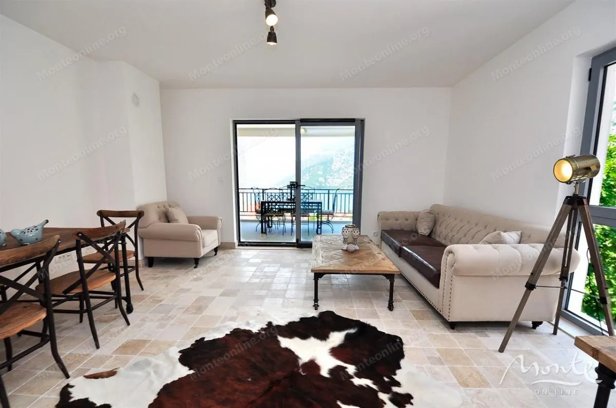 Sale, office space, 570m², Risan, Kotor