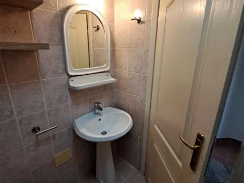 Izdavanje, jednosoban stan, 56m², Stara Varoš, Podgorica - image 18