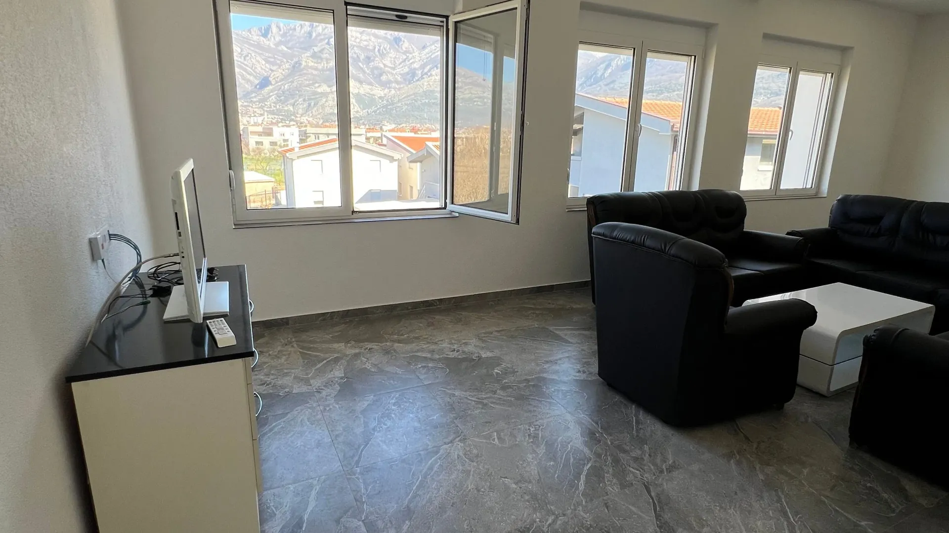 Izdavanje, dvosoban stan, 90m², Tomba, Bar