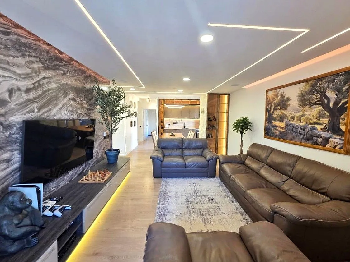 Sale, three bedroom apartment, 106m², Bečići, Budva