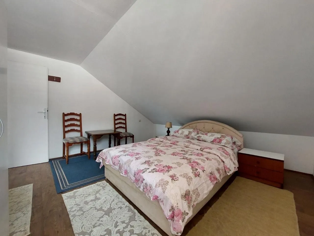 Izdavanje, dvosoban stan, 80m², Kalimanj, Tivat